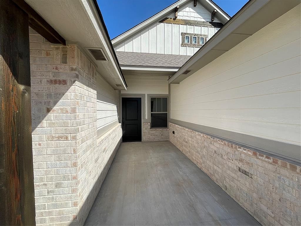 4604 Hambletonian Ln Mustang, OK 73064 - Thumbnail 3