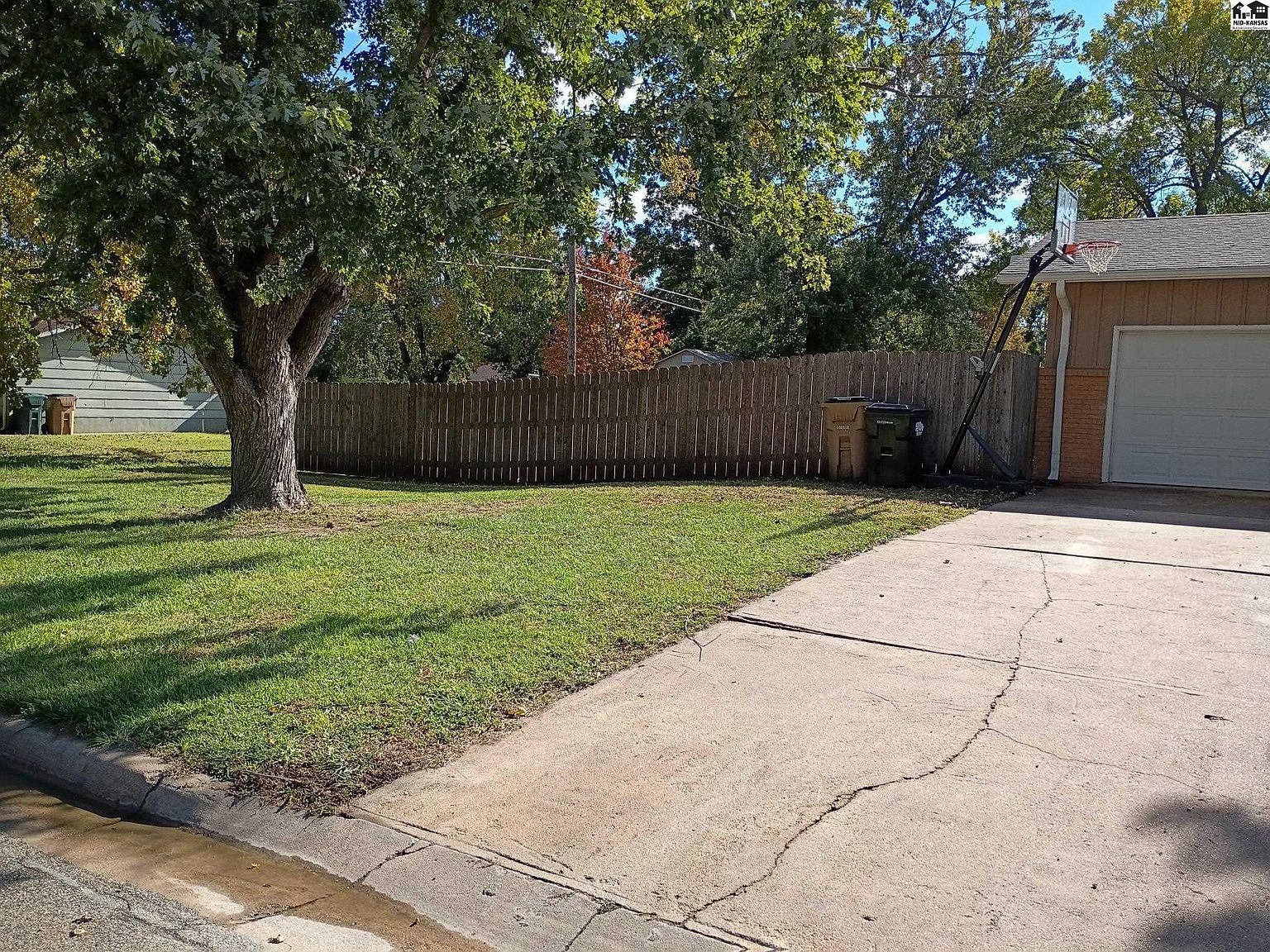 418 Serra Ave Lyons, KS 67554 | Single Family