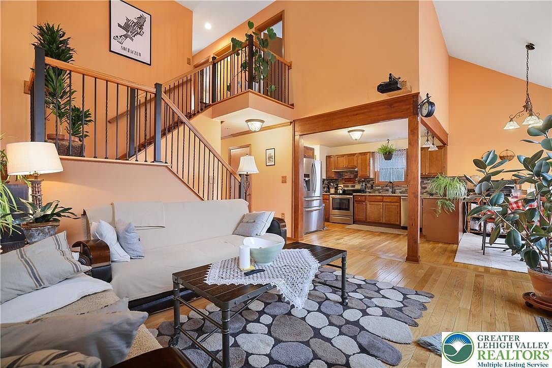 1392 Whispering Hills Ct Effort, PA 18330 - Thumbnail 3