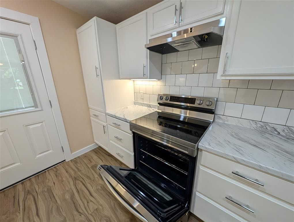 320 Laredo St Lockhart, TX 78644 - Thumbnail 3