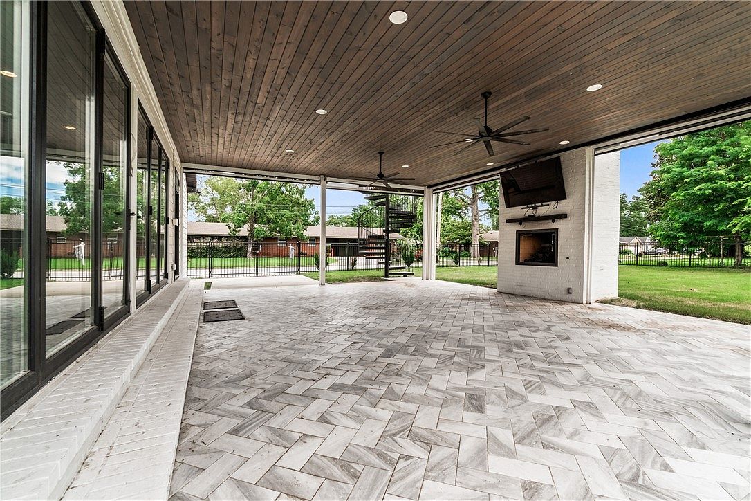 212 NW G St Bentonville, AR 72712 - Thumbnail 3