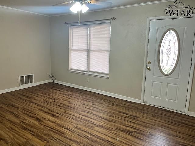 817 Vogel St Iowa Park, TX 76367 - Thumbnail 3