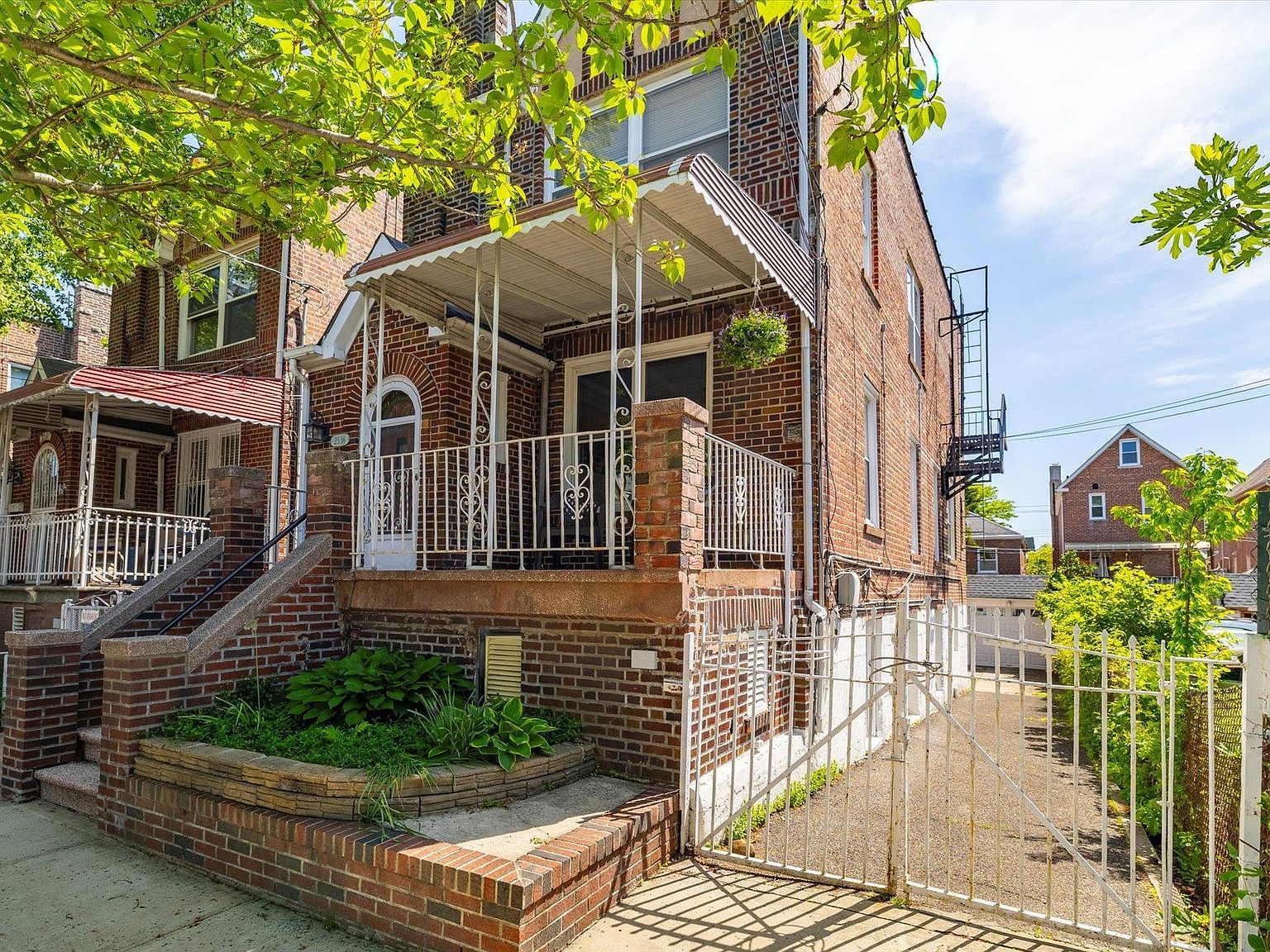 2536 Lurting Ave Bronx, NY 10469 - Thumbnail 3