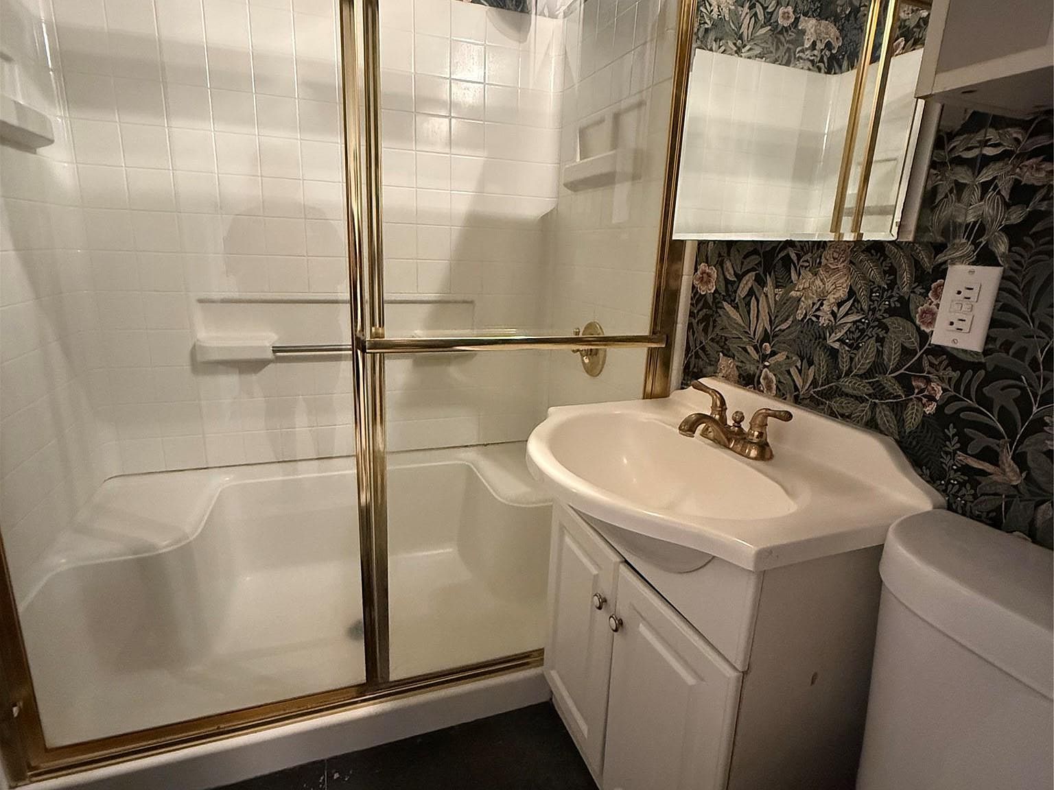 15 Canterbury Rd APT D13 Great Neck, NY 11021 - Thumbnail 3