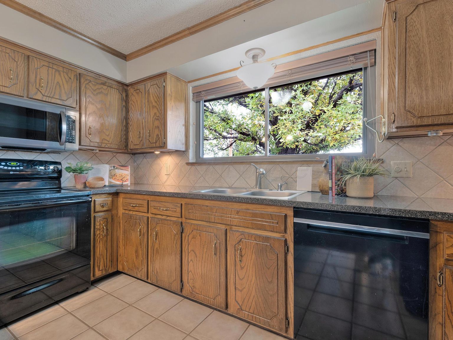 130 Avalon St Borger, TX 79007 - Thumbnail 3