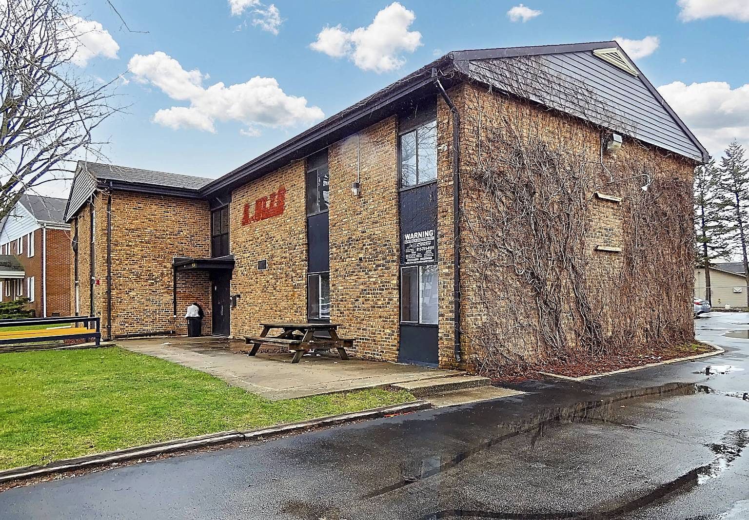 924 Greenbrier Rd Dekalb, IL 60115 - Thumbnail 3