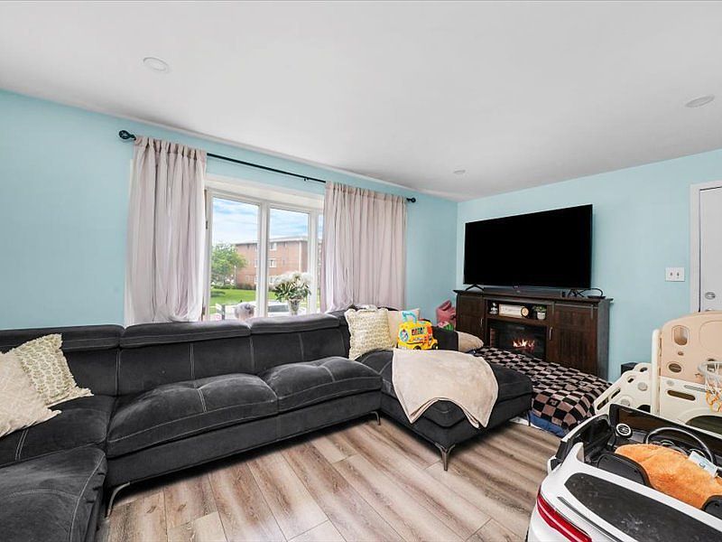 10309 Parkside Ave Oak Lawn, IL 60453 - Thumbnail 3