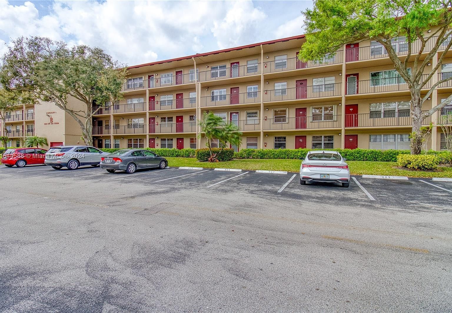 850 SW 133rd Ter APT 213B Pembroke Pines, FL 33027 - Thumbnail 3