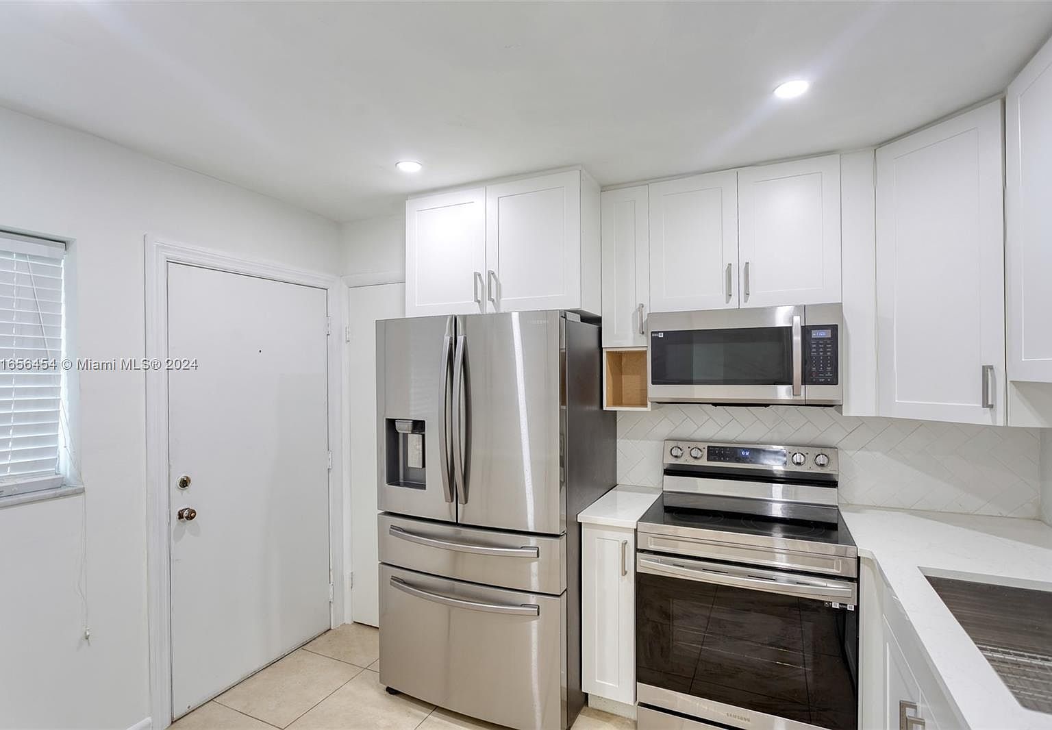 873 NE 195th St APT 107 Miami, FL 33179 - Thumbnail 3