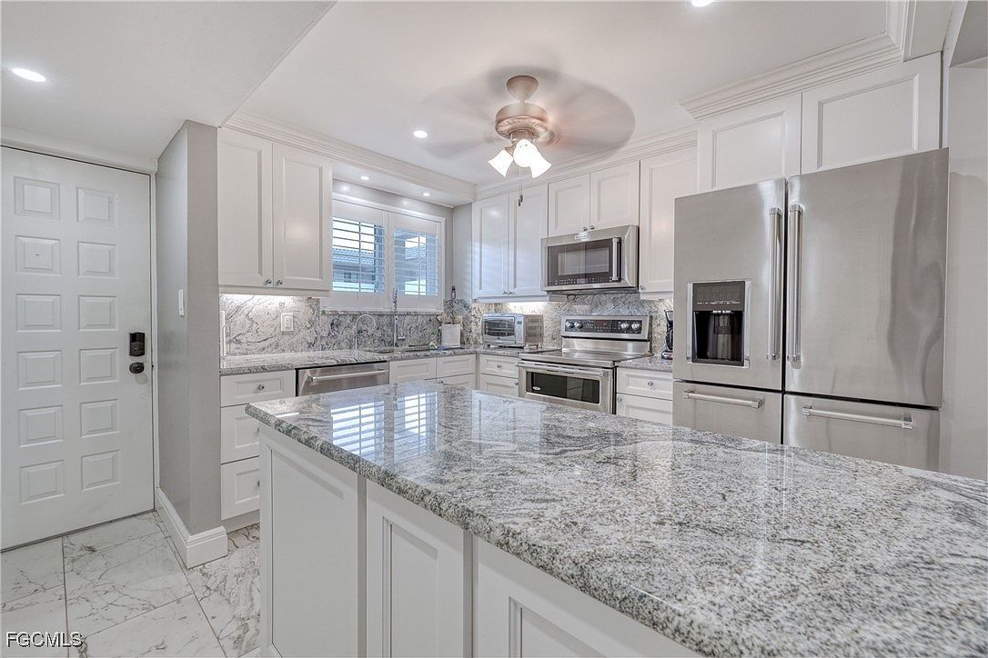 2121 Collier Ave APT 412 Fort Myers, FL 33901 - Thumbnail 3