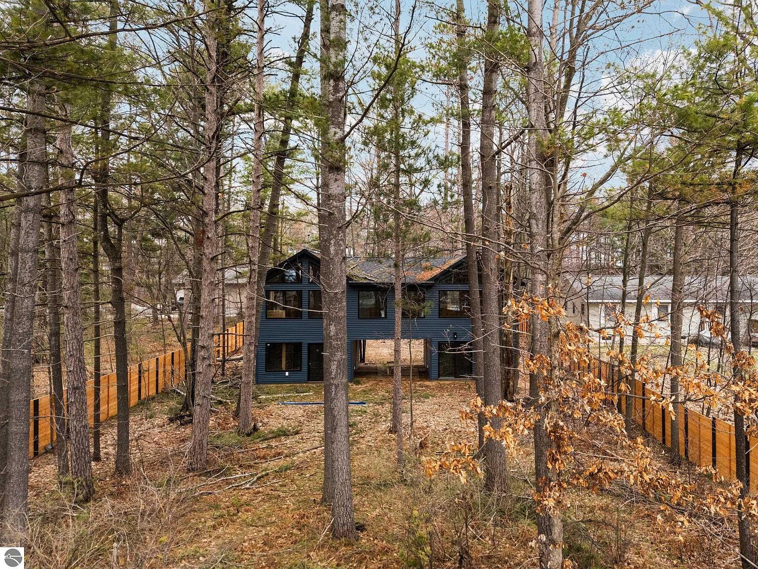 602 S King St Lake City, MI 49651 - Thumbnail 3