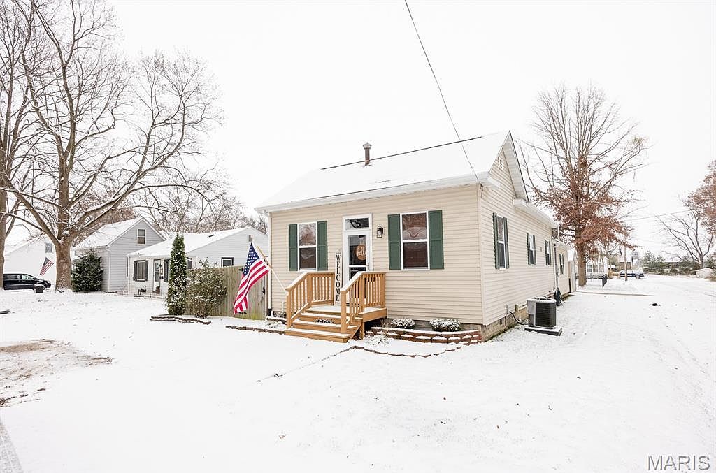 824 W State St Mascoutah, IL 62258 - Thumbnail 3