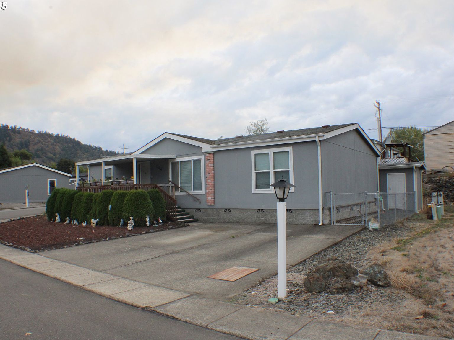 124 SE Country Side Ln Winston, OR 97496 - Thumbnail 3