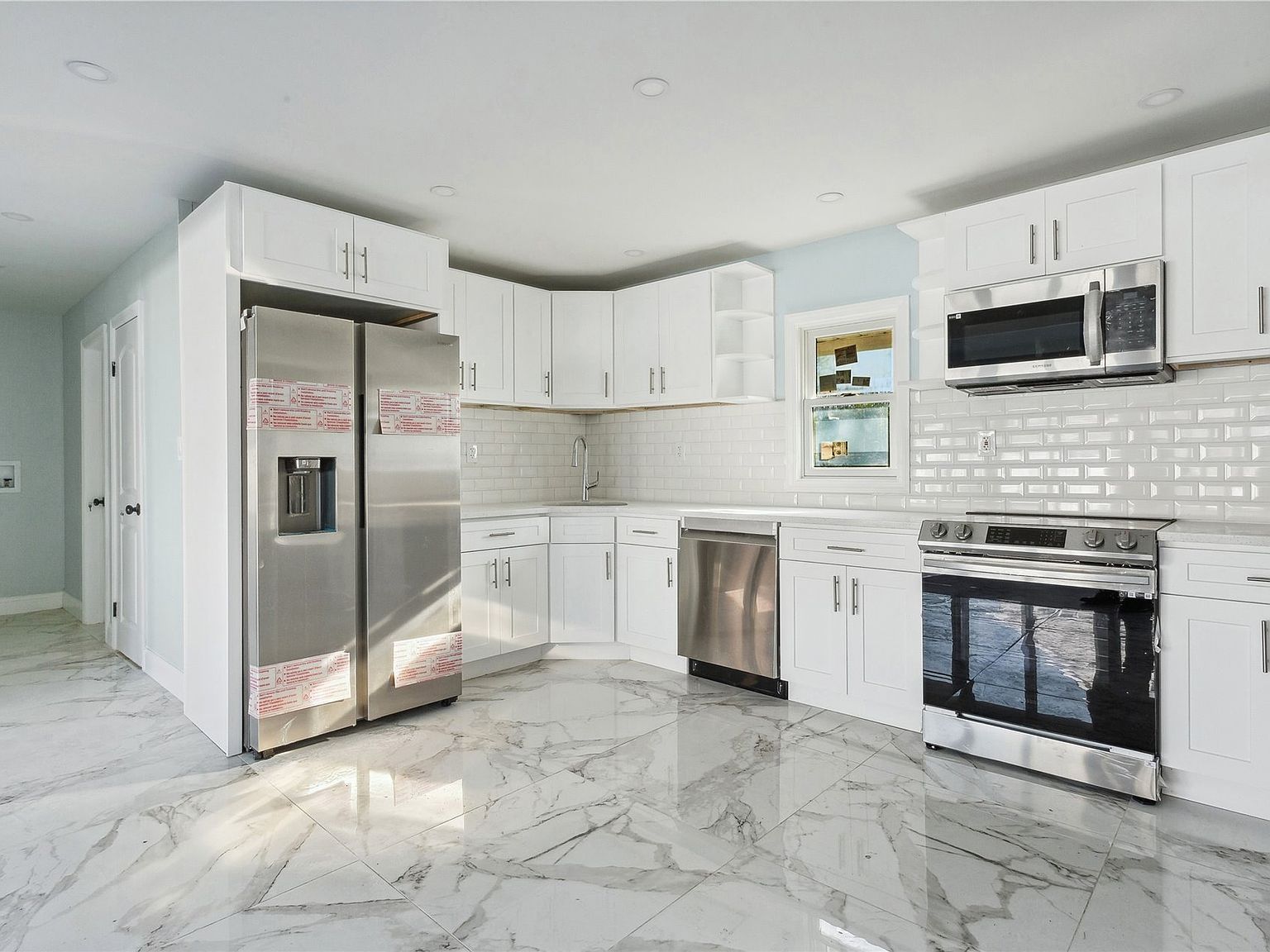 595 Sand Hill Rd Wantagh, NY 11793 - Thumbnail 3