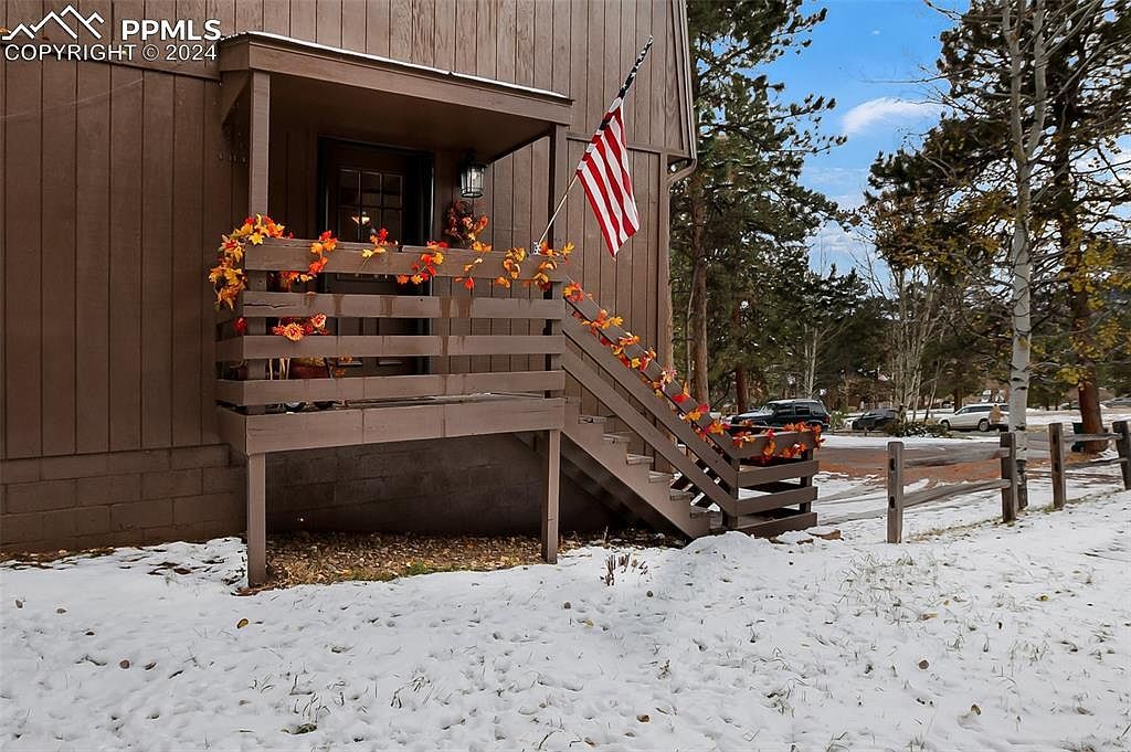 560 Manor Ct APT A Woodland Park, CO 80863 - Thumbnail 3