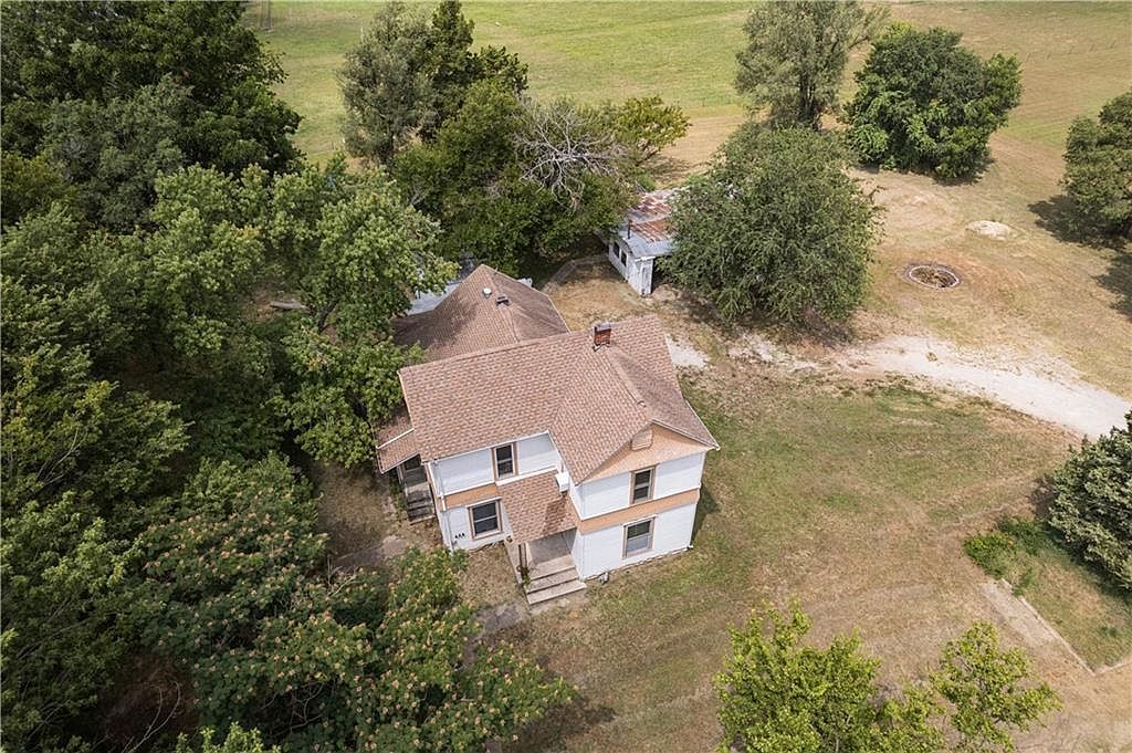 403 N Julia St Thayer, KS 66776 - Thumbnail 3