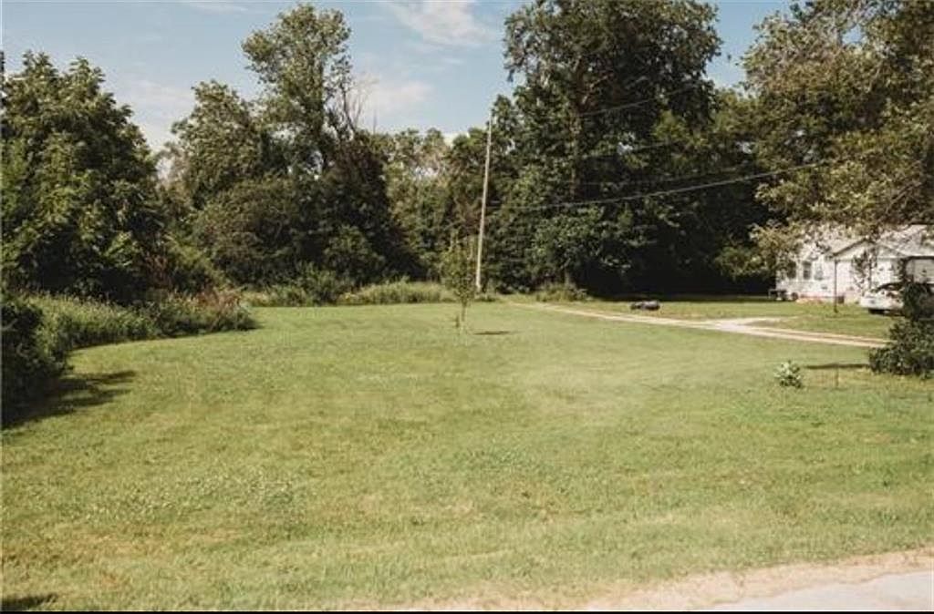 0 W 11th St Chanute, KS 66720  | Land/Lot
