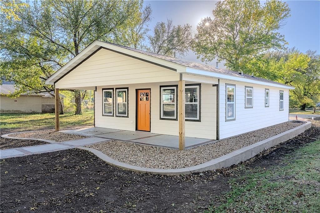 217 N 17th St Fredonia, KS 66736 - Thumbnail 3