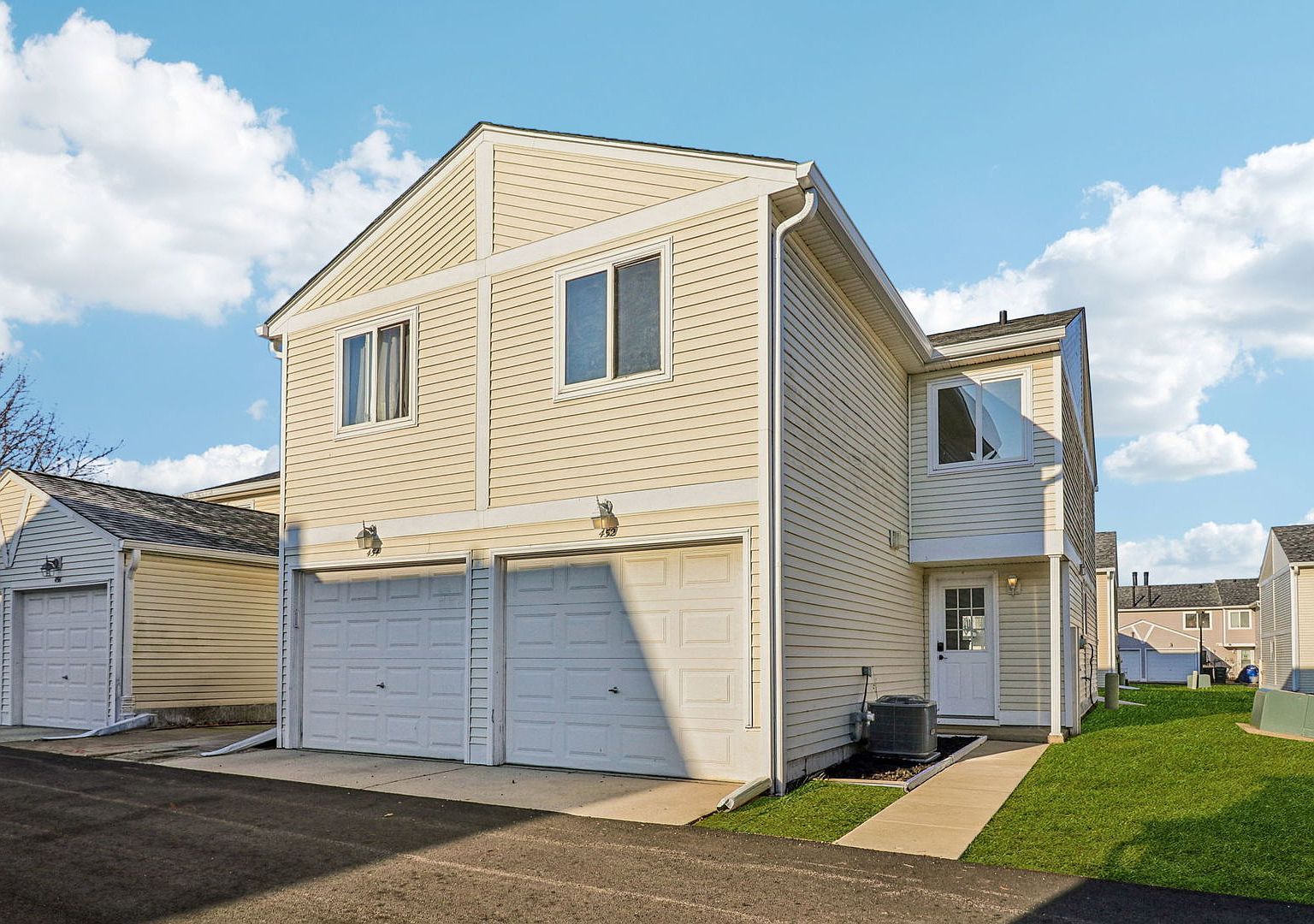 452 Meadow Green Ln Round Lake Beach, IL 60073 - Thumbnail 3