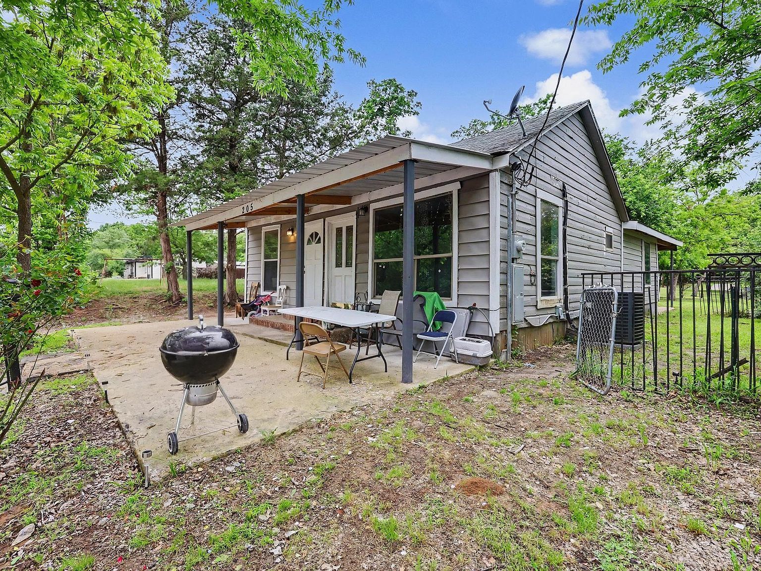 205 S Main St Bonham, TX 75418 - Thumbnail 3
