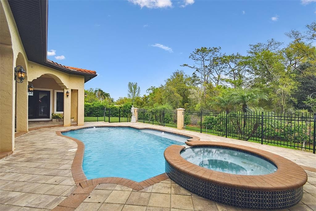 17005 Madres De Avila Tampa, FL 33613 - Thumbnail 3