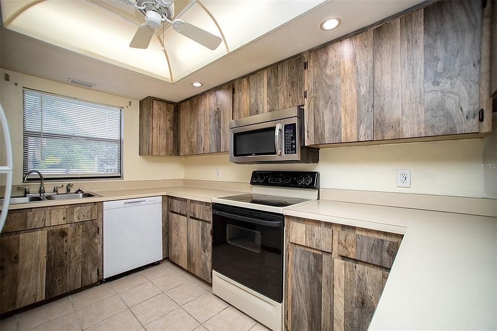 101 Lake Ave NE APT 211 Largo, FL 33771 - Thumbnail 3