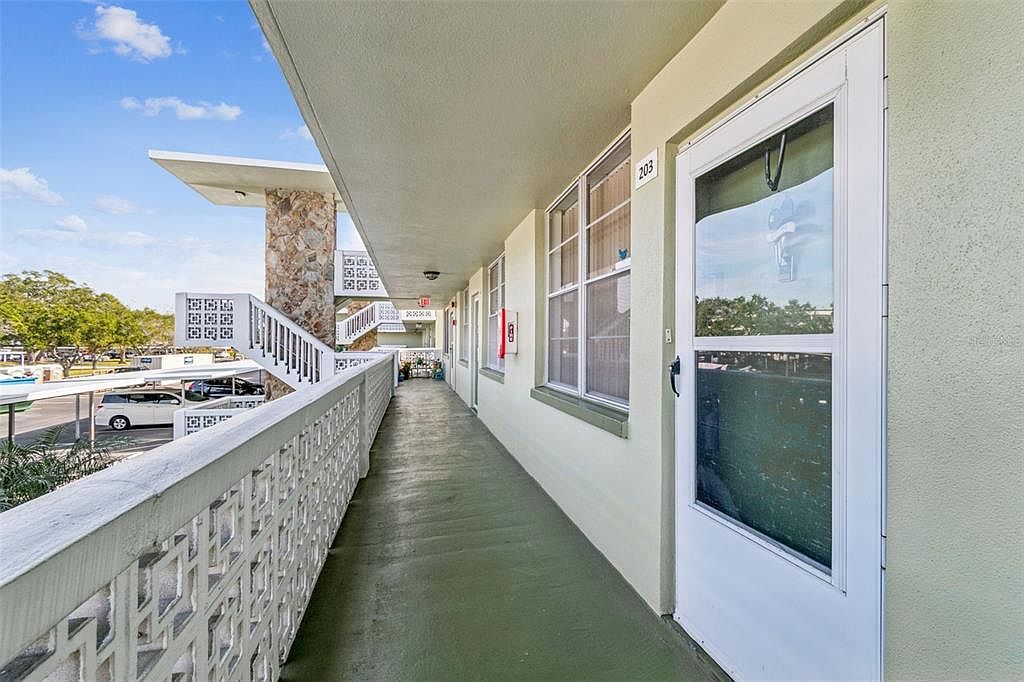 4885 1st St NE APT 203 Saint Petersburg, FL 33703 - Thumbnail 3