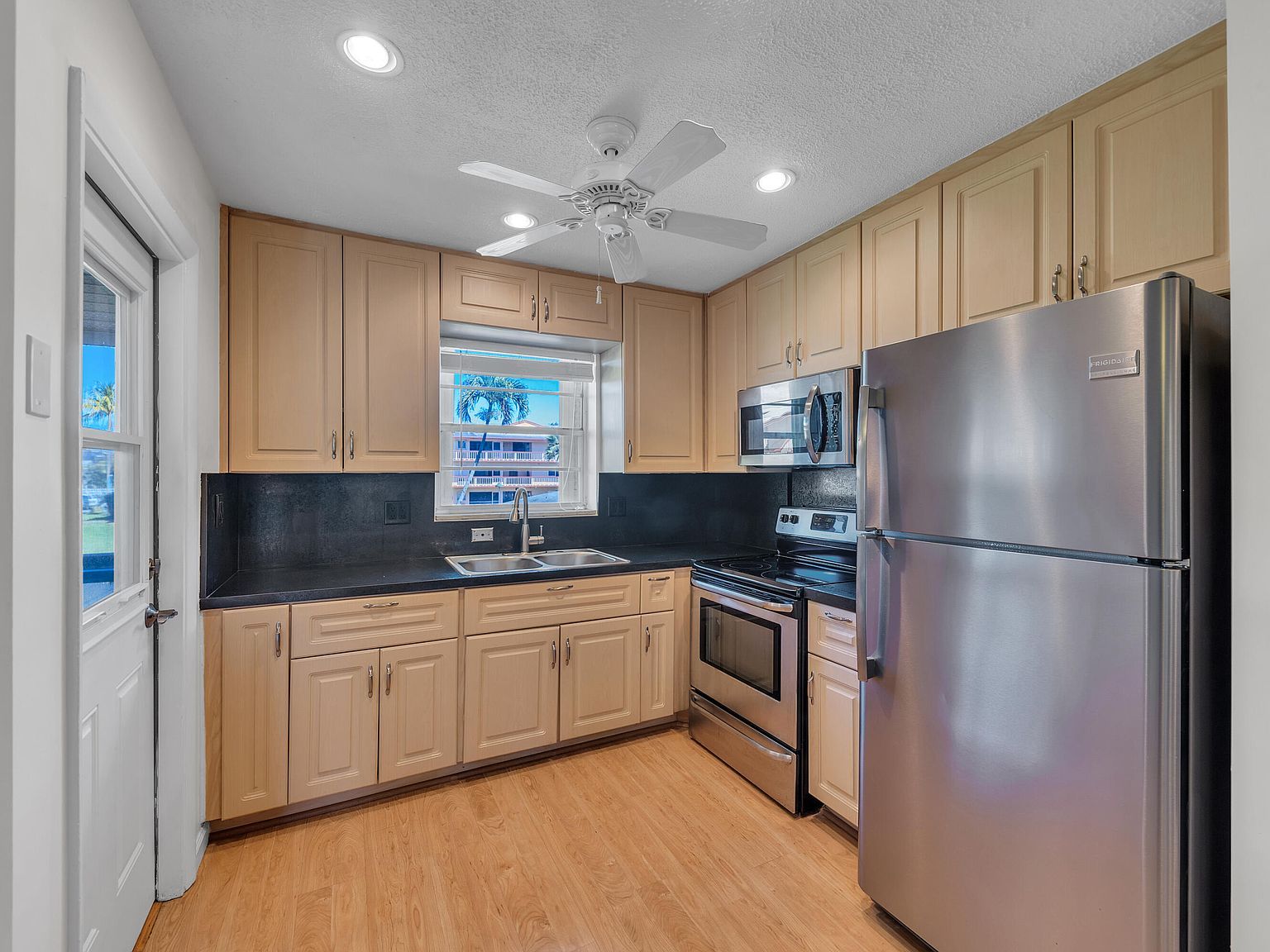 5300 Washington St APT D206 Hollywood, FL 33021 - Thumbnail 3