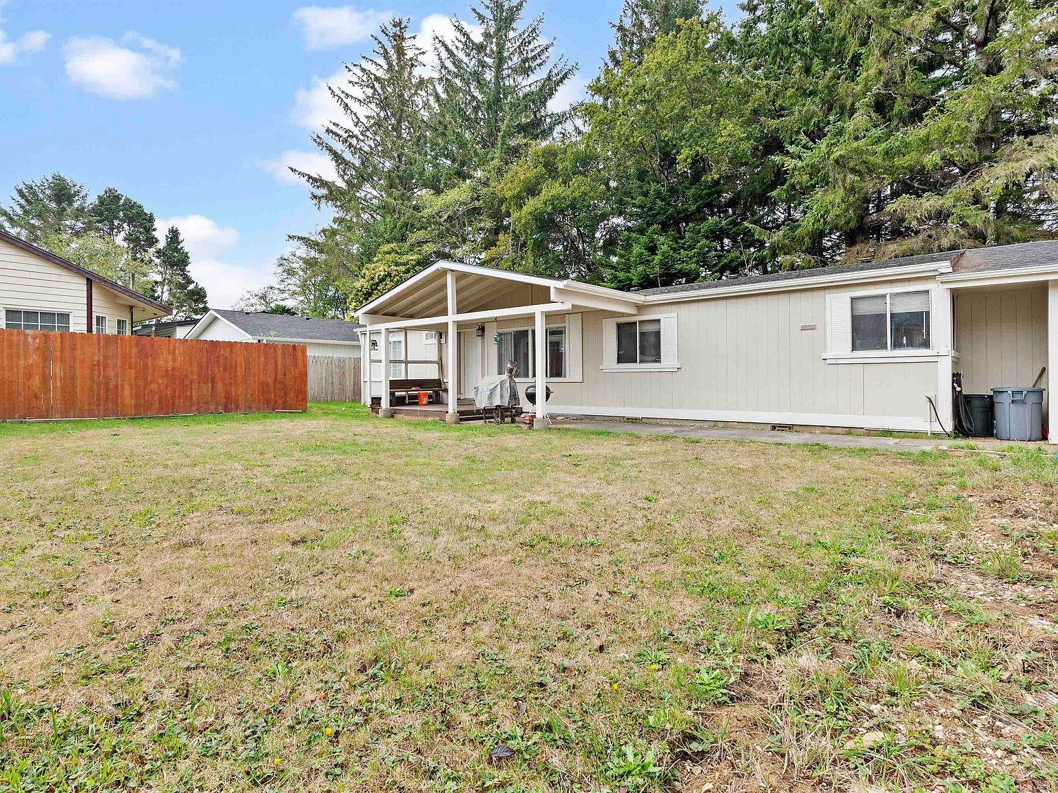 1445 Cooper Ave Crescent City, CA 95531 - Thumbnail 3