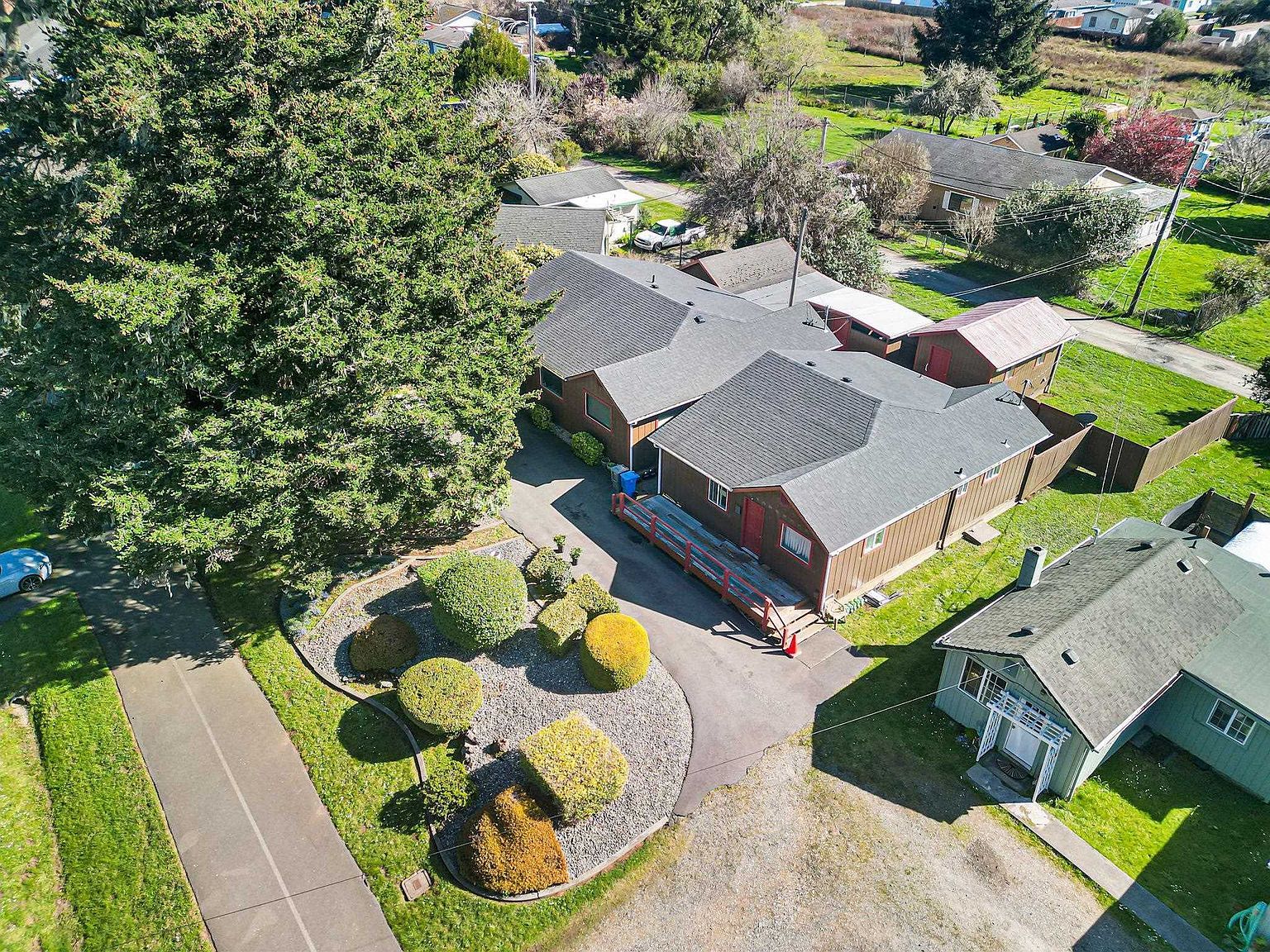 2431 2431/2427 Howland Hill Rd Crescent City, CA 95531 - Thumbnail 3