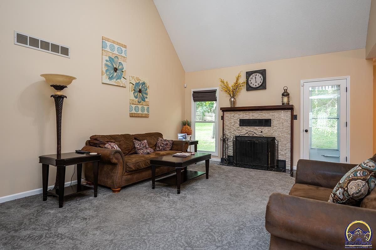 6239 SW 38th Pl Topeka, KS 66610 - Thumbnail 3