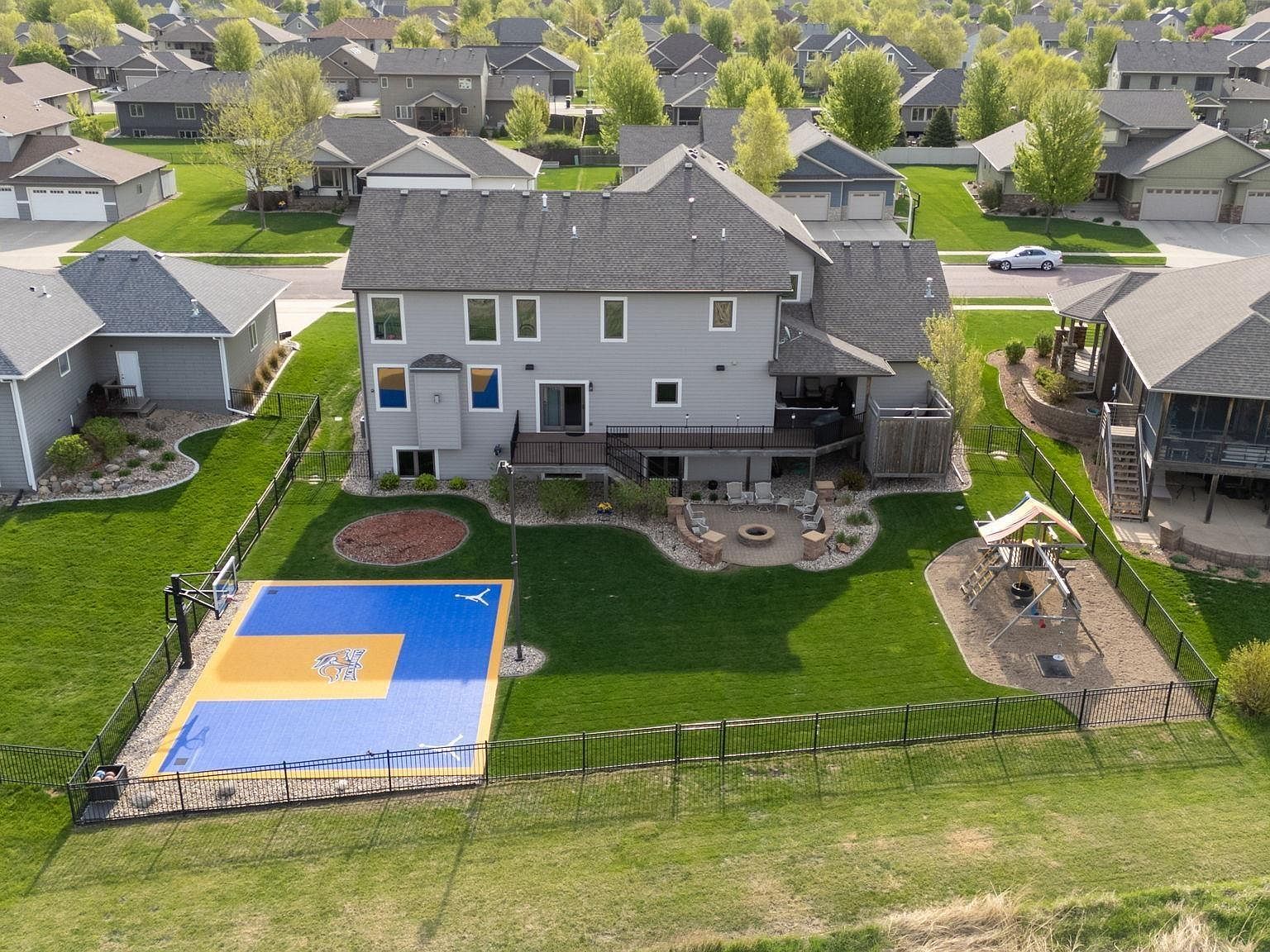 1301 Hyannis Port Ln Sioux Falls, SD 57106 - Thumbnail 3