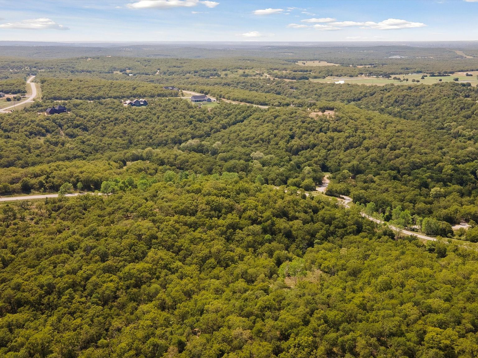 536 Creekside Dr Bowie, TX 76230 - Thumbnail 3