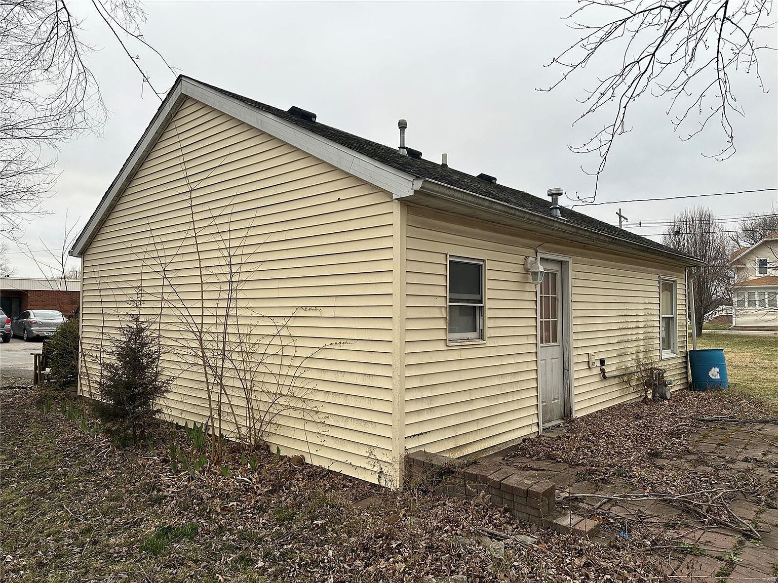 825 N High St Carlinville, IL 62626 - Thumbnail 3