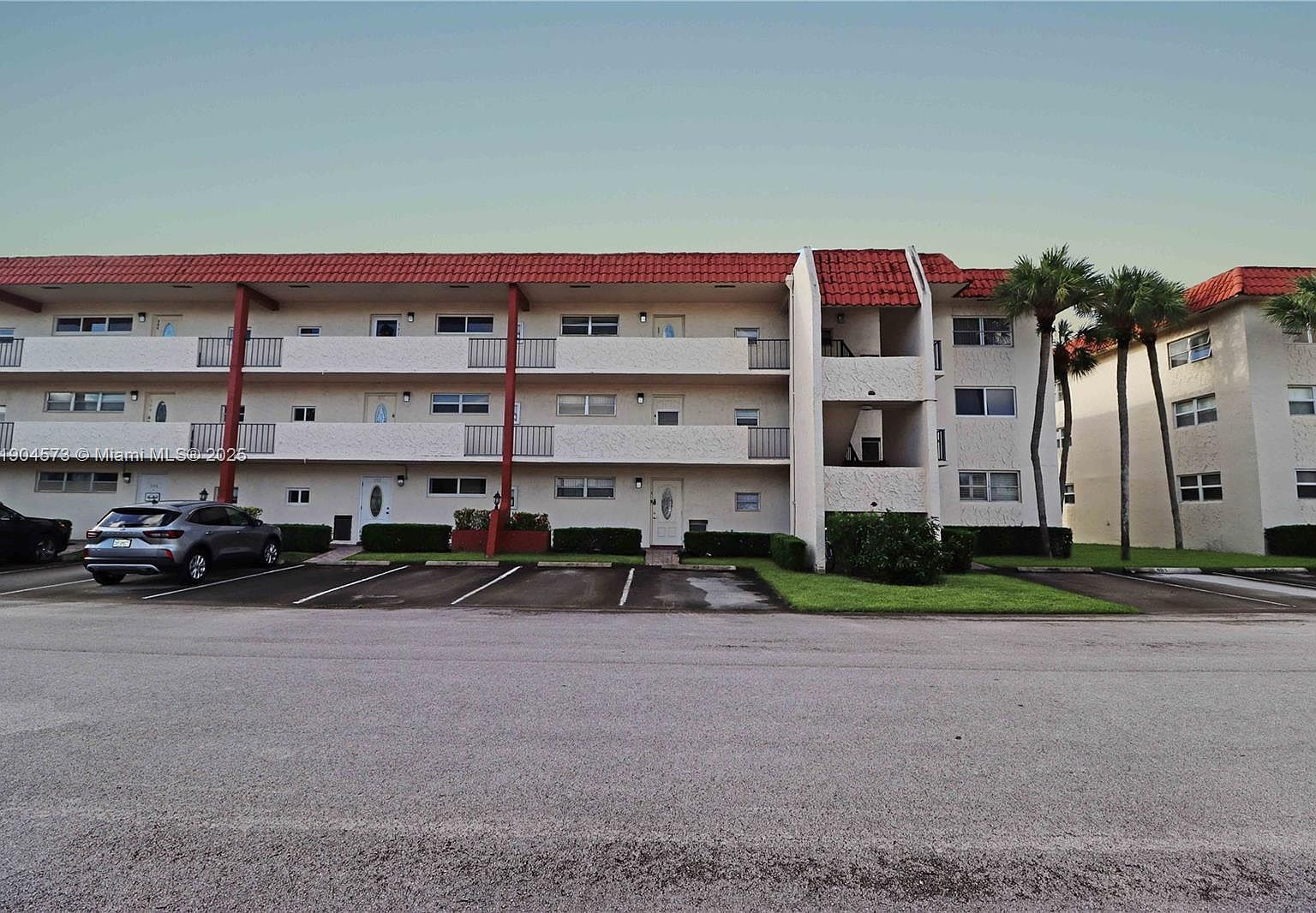 361 S Hollybrook Dr APT 102 Hollywood, FL 33025 - Thumbnail 3