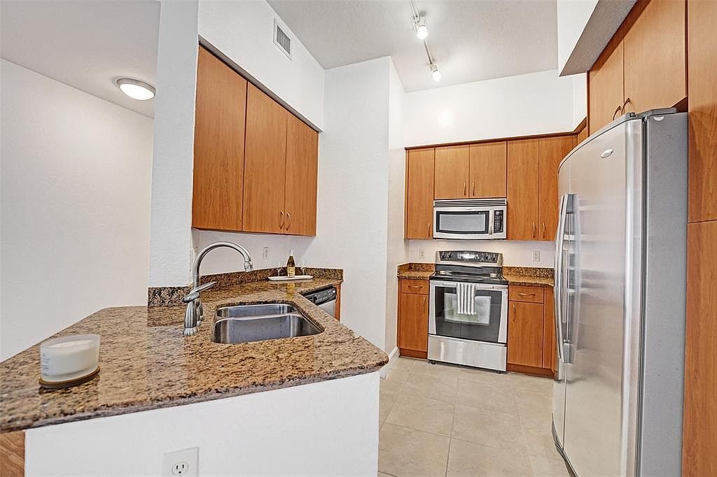 1830 Radius Dr APT 1317 Hollywood, FL 33020 - Thumbnail 3