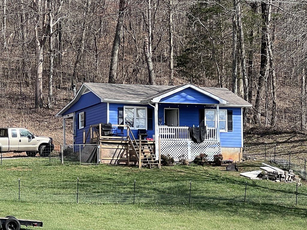 210 Bluebird Ln Livingston, TN 38570  | Single Family