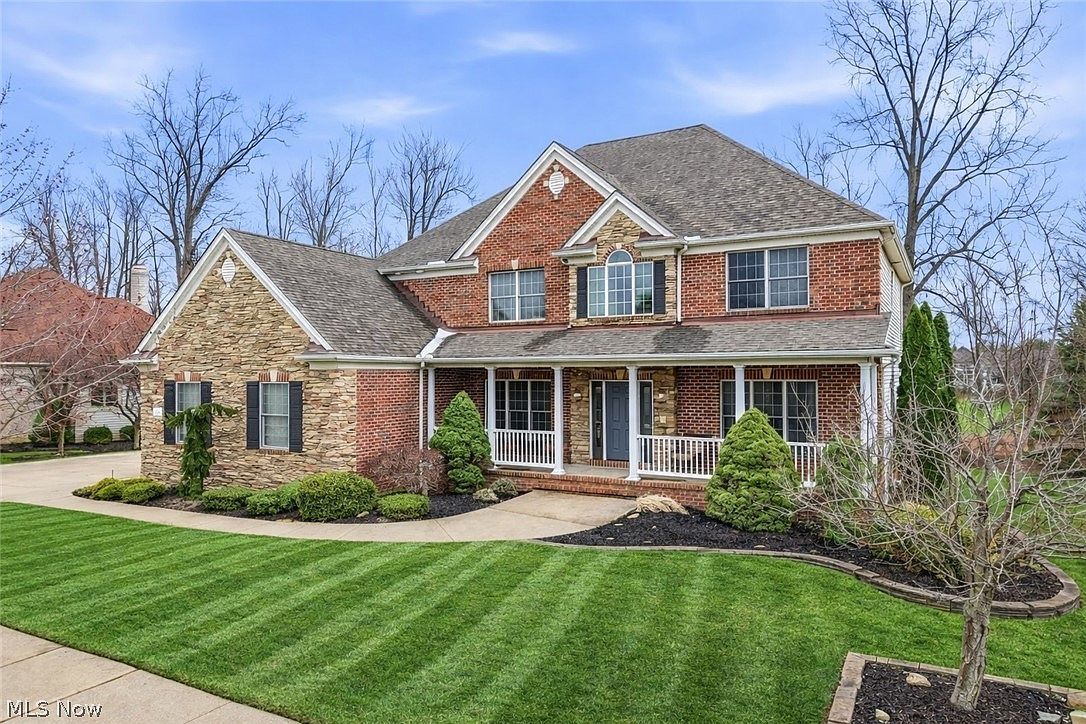 317 E Edinburgh Dr Highland Heights, OH 44143 - Thumbnail 3