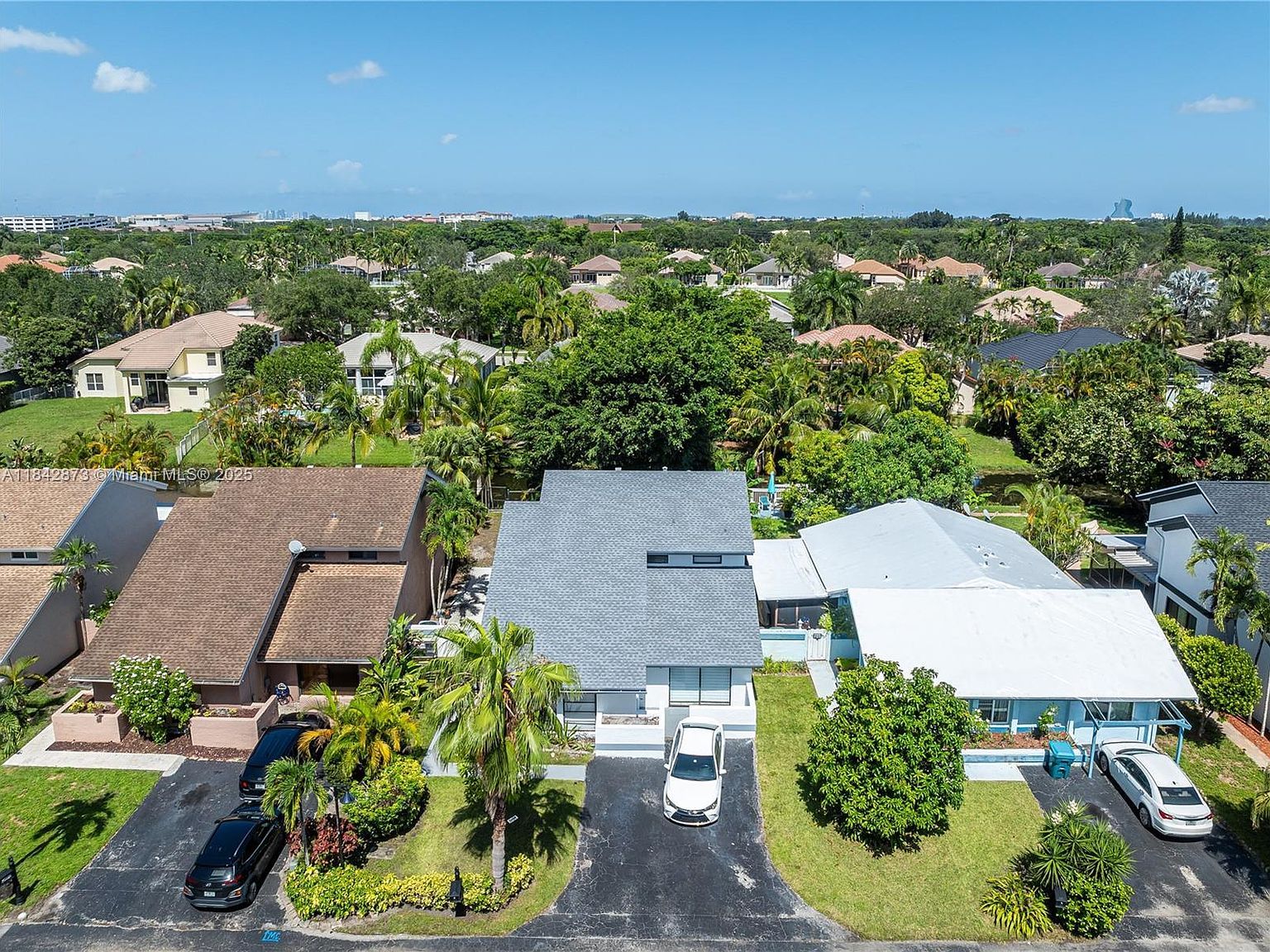 3930 SW 82nd Ter Davie, FL 33328 - Thumbnail 3