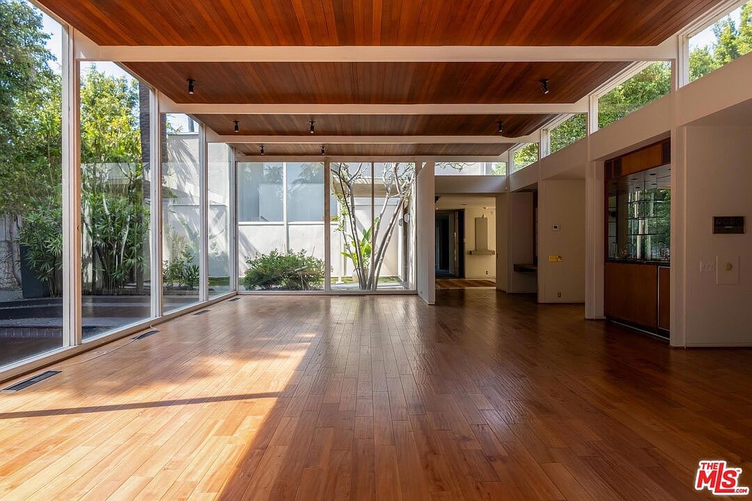 135 N Rossmore Ave Los Angeles, CA 90004 - Thumbnail 3