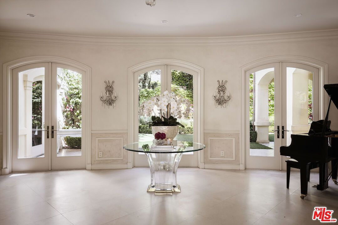 1160 Chantilly Rd Los Angeles, CA 90077 - Thumbnail 3