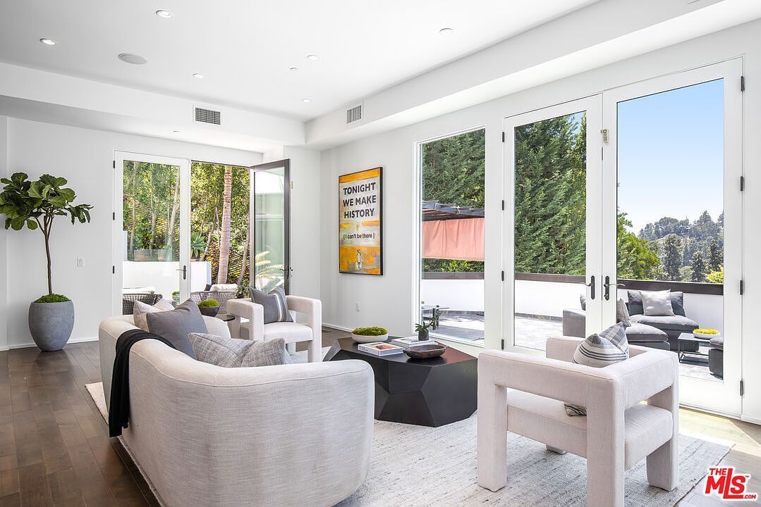 1642 Lindacrest Dr Beverly Hills, CA 90210 - Thumbnail 3