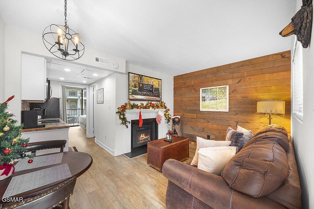 685 River Rd #303 Gatlinburg, TN 37738 - Thumbnail 3