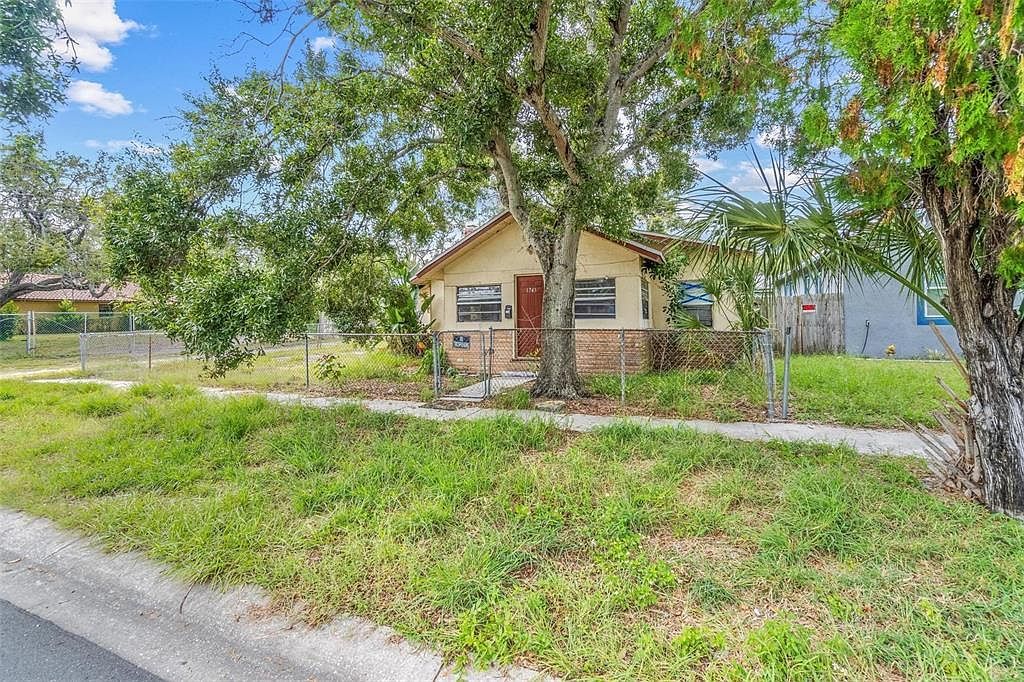 1745 44th St S Saint Petersburg, FL 33711 - Thumbnail 3