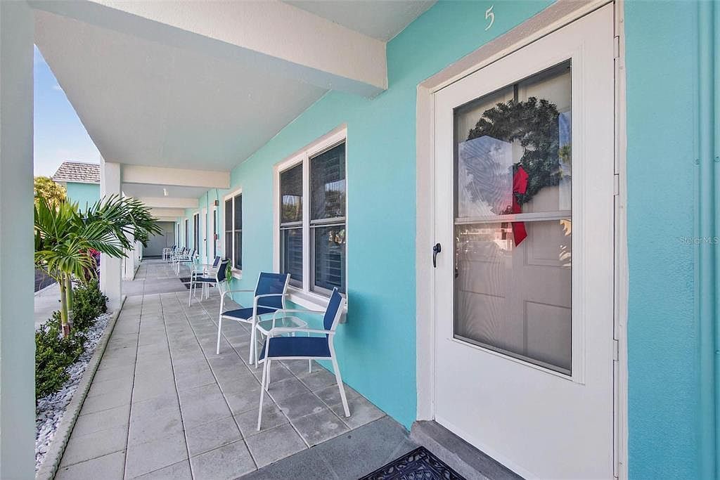 680 71st Ave APT 5 Saint Pete Beach, FL 33706 - Thumbnail 3