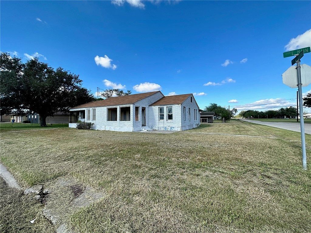 225 E Main St Bishop, TX 78343 - Thumbnail 3