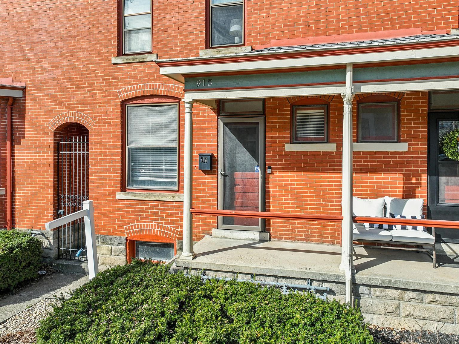 915 Dennison Ave Columbus, OH 43201 - Thumbnail 3