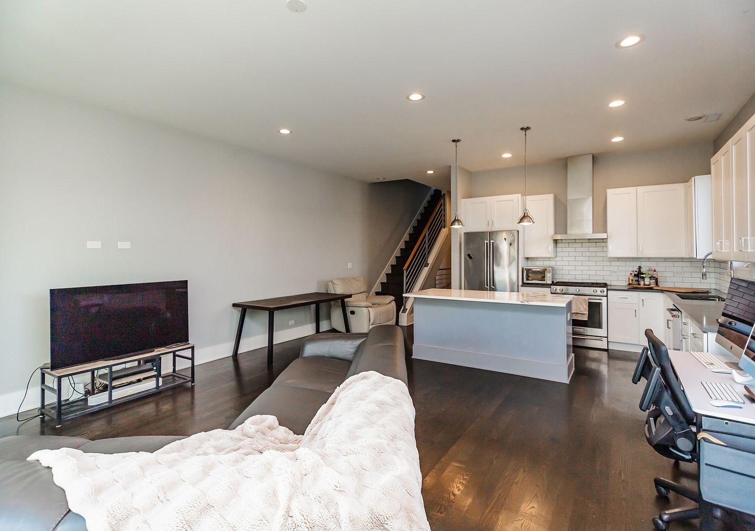 2018 S Loomis St #3 Chicago, IL 60608 - Thumbnail 3