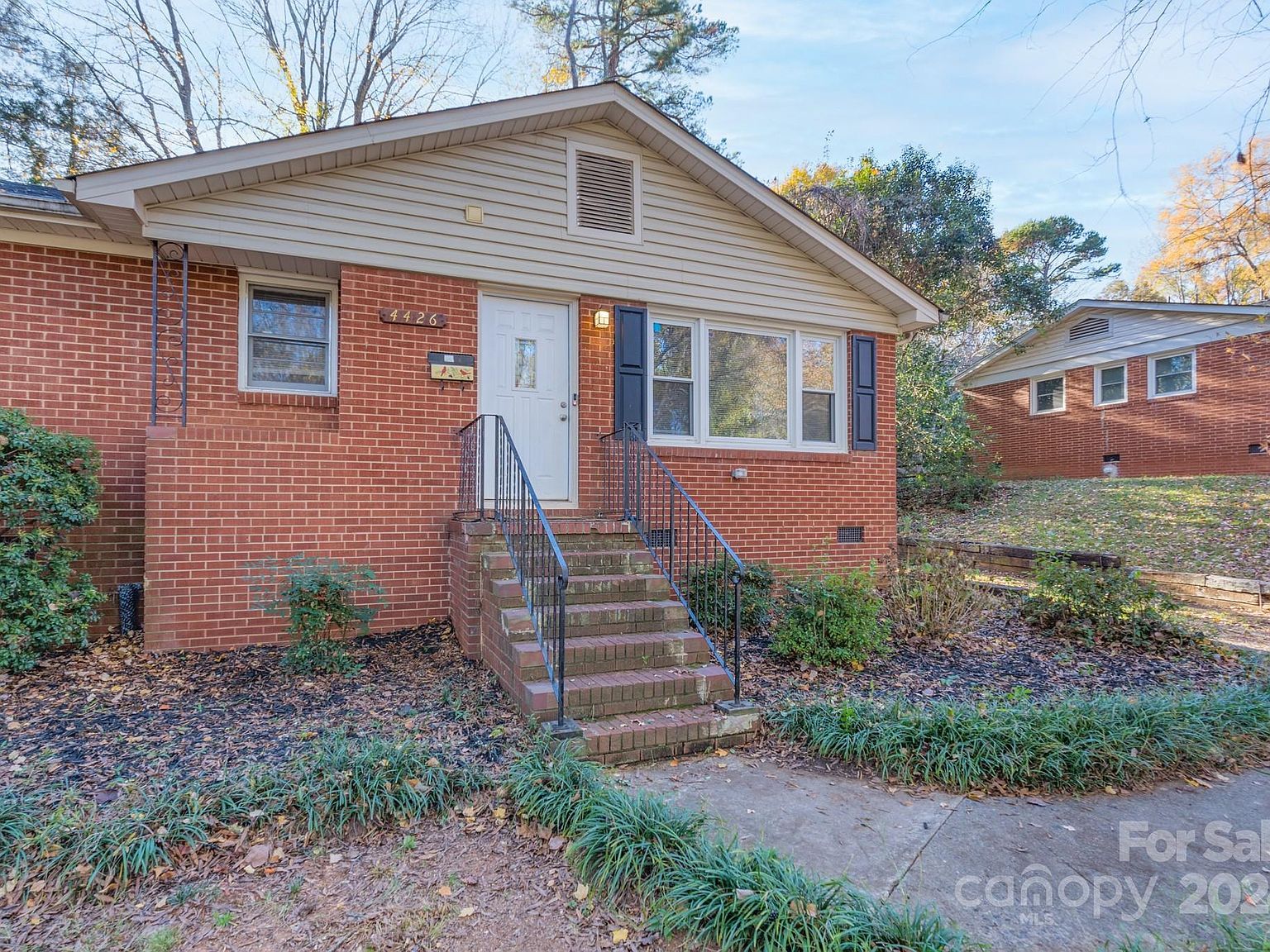 4426 Holbrook Dr Charlotte, NC 28205 - Thumbnail 3