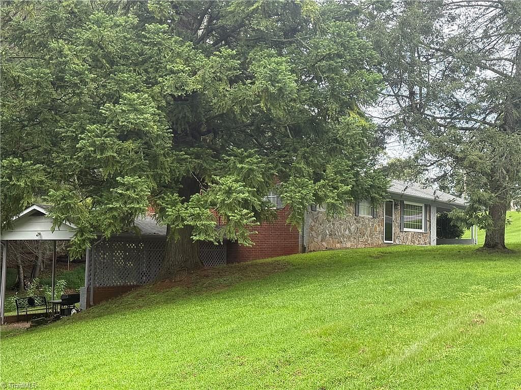 752 Osborne Sunset Dr North Wilkesboro, NC 28659 - Thumbnail 3